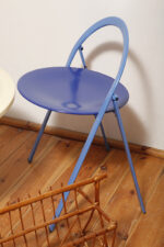 Składane metalowe krzesło "Clio" okrągłym granatowym siedziskiem i niebieskim oparciem i nogami, projekt Giorgio Cattelan dla firmy Cidue, Włochy, lata 70. - obrazek 15
