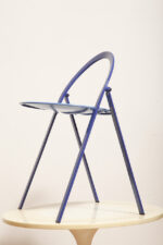 Składane metalowe krzesło "Clio" okrągłym lakierowanym w satynie niebieskim siedziskiem i granatowym oparciem i nogami, projekt Giorgio Cattelan dla firmy Cidue, Włochy, lata 70. - obrazek 12