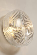 Jednopunktowa okrągła lampa ścienna/kinkiet ze szklanym reliefowym przeźroczystym kloszem w stylu Art Deco w czarnej metalowej oprawie, firma Prisma, Włochy, lata 80. - obrazek 10