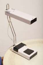 Jasno różowa z czarnymi elementami jednopunktowa metalowa modułowa lampa biurkowa z regulowaną wysokością ruchomego klosza, Typ DZ9/11, projekt Jozef Mára dla Kovos Teplice/Tesla, Czechosłowacja, lata 70. - obrazek 10