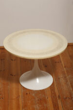 Masywny i ciężki stolik kawowy / pomocnik / typu "Tulip" z okrągłym kamiennym/marmurowym blatem na metalowej rozszerzającej się do dołu nodze w stylu projektów Eero Saarinena, Space Age, Włochy, lata 70. - obrazek 19