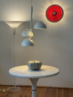 Duża jednopunktowa okrągła lakierowana na czerwono w połysku aluminiowa lampa ścienna/kinkiet, Space Age, Włochy, lata 70 - obrazek 2