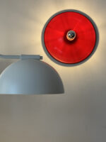 Duża jednopunktowa okrągła lakierowana na czerwono w połysku aluminiowa lampa ścienna/kinkiet, Space Age, Włochy, lata 70 - obrazek 16
