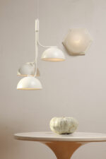 Duża sześcioboczna jednopunktowa mlecznobiała ażurowa lampa ścienna/kinkiet z kloszem z tworzywa (akryl) w kształcie kopuły, Włochy, lata 80. - obrazek 15