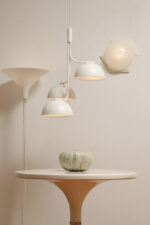 Duża sześcioboczna jednopunktowa mlecznobiała ażurowa lampa ścienna/kinkiet z kloszem z tworzywa (akryl) w kształcie kopuły, Włochy, lata 80. - obrazek 10