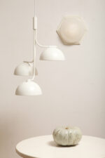 Duża metalowa biała trzypunktowa lampa wisząca/sufitowa "Tullio 3", Anker Studio dla Nordlux, Dania, około 2020 rok - obrazek 13