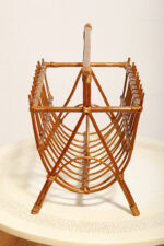 Drewniany lakierowany lekki ażurowy pleciony gazetnik /pojemnik lub stojak na gazety w stylu Mid Century Modern z jedną komorą użytkową , lata 70. - obrazek 11