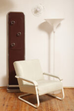 Masywny niski fotel wypoczynkowy w stylu Bauhaus na metalowej rurowej ramie obity białą/ecru skórą naturalną, projekt Jan des Bouvrie dla Gelderland, Model 4751, Holandia, lata 80. - obrazek 11