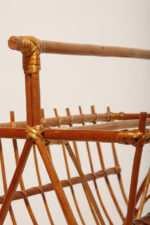 Drewniany lakierowany lekki ażurowy pleciony gazetnik /pojemnik lub stojak na gazety w stylu Mid Century Modern z jedną komorą użytkową , lata 70. - obrazek 12