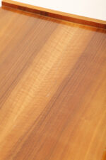 Masywny prostokątny orzechowy z klonowymi wstawkami stolik pomocnik/stolik RTV/stolik pod radio/szafka w połysku z dodatkową półką pod górnym blatem, Bilea, Rumunia, lata 60. - obrazek 12