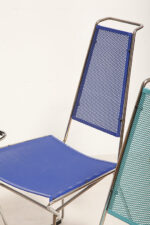 Komplet czterech krzeseł stołowych z siedziskami i oparciami z blachy perforowanej w czterech różnych kolorach osadzonymi na metalowych chromowanych rurkach, Rolf Rahmlow, Niemcy, lata 80. - obrazek 27