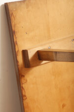 Mahoniowa prostokątna ciemna ława/stolik kawowy/stolik okolicznościowy lakierowany w połysku z kwadratowymi drewnianymi zwężającymi się do dołu nogami, Polska, lata 70. - obrazek 18