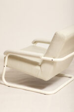 Masywny niski fotel wypoczynkowy w stylu Bauhaus na metalowej rurowej ramie obity białą/ecru skórą naturalną, projekt Jan des Bouvrie dla Gelderland, Model 4751, Holandia, lata 80. - obrazek 14