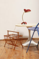 Drewniany lakierowany lekki ażurowy pleciony gazetnik /pojemnik lub stojak na gazety w stylu Mid Century Modern z jedną komorą użytkową , lata 70. - obrazek 15