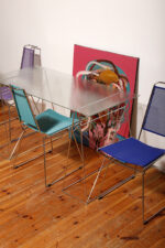 Komplet czterech krzeseł stołowych z siedziskami i oparciami z blachy perforowanej w czterech różnych kolorach osadzonymi na metalowych chromowanych rurkach, Rolf Rahmlow, Niemcy, lata 80. - obrazek 18