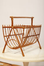 Drewniany lakierowany lekki ażurowy pleciony gazetnik /pojemnik lub stojak na gazety w stylu Mid Century Modern z jedną komorą użytkową , lata 70. - obrazek 16