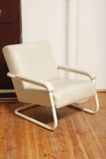 Masywny niski fotel wypoczynkowy w stylu Bauhaus na metalowej rurowej ramie obity białą/ecru skórą naturalną, projekt Jan des Bouvrie dla Gelderland, Model 4751, Holandia, lata 80. - obrazek 16