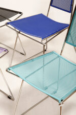 Komplet czterech krzeseł stołowych z siedziskami i oparciami z blachy perforowanej w czterech różnych kolorach osadzonymi na metalowych chromowanych rurkach, Rolf Rahmlow, Niemcy, lata 80. - obrazek 36