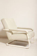 Masywny niski fotel wypoczynkowy w stylu Bauhaus na metalowej rurowej ramie obity białą/ecru skórą naturalną, projekt Jan des Bouvrie dla Gelderland, Model 4751, Holandia, lata 80. - obrazek 2