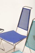 Komplet czterech krzeseł stołowych z siedziskami i oparciami z blachy perforowanej w czterech różnych kolorach osadzonymi na metalowych chromowanych rurkach, Rolf Rahmlow, Niemcy, lata 80. - obrazek 40