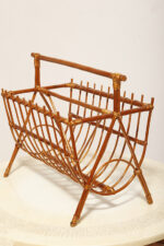 Drewniany lakierowany lekki ażurowy pleciony gazetnik /pojemnik lub stojak na gazety w stylu Mid Century Modern z jedną komorą użytkową , lata 70. - obrazek 24