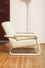 Wolnostojący podłogowy wieszak/garderoba na ubrania złożony z prostokątnego panelu otoczonego metalową chromowaną rurą obitego brązowym skajem z trzema masywnymi okrągłymi zawieszkami z tworzywa, Space Age, Włochy, lata 60/70 - obrazek 14