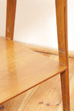 Nieduży prostokątny orzechowy stolik pod radio/stolik pomocnik z otwartą dodatkową półką i niedużą szufladą pod górnym blatem, Polska, lata 60. - obrazek 25