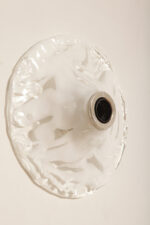 Jednopunktowa mlecznobiała okrągła lampa ścienna/kinkiet w niesymetryczne wzory ze szkła Murano, Space Age, La Murrina, Włochy, lata 70 - obrazek 24