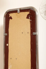 Wolnostojący podłogowy wieszak/garderoba na ubrania złożony z prostokątnego panelu otoczonego metalową chromowaną rurą obitego brązowym skajem z trzema masywnymi okrągłymi zawieszkami z tworzywa, Space Age, Włochy, lata 60/70 - obrazek 25