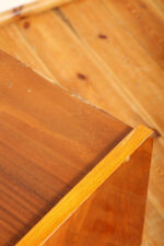 Masywny prostokątny orzechowy z klonowymi wstawkami stolik pomocnik/stolik RTV/stolik pod radio/szafka w połysku z dodatkową półką pod górnym blatem, Bilea, Rumunia, lata 60. - obrazek 26