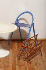 Drewniany lakierowany lekki ażurowy pleciony gazetnik /pojemnik lub stojak na gazety w stylu Mid Century Modern z jedną komorą użytkową , lata 70. - obrazek 27