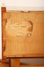 Masywny prostokątny orzechowy z klonowymi wstawkami stolik pomocnik/stolik RTV/stolik pod radio/szafka w połysku z dodatkową półką pod górnym blatem, Bilea, Rumunia, lata 60. - obrazek 29