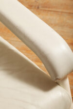 Masywny niski fotel wypoczynkowy w stylu Bauhaus na metalowej rurowej ramie obity białą/ecru skórą naturalną, projekt Jan des Bouvrie dla Gelderland, Model 4751, Holandia, lata 80. - obrazek 30