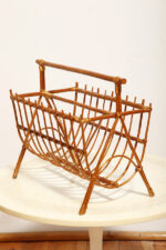 Drewniany lakierowany lekki ażurowy pleciony gazetnik /pojemnik lub stojak na gazety w stylu Mid Century Modern z jedną komorą użytkową , lata 70. - obrazek 30