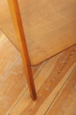 Nieduży prostokątny orzechowy stolik pod radio/stolik pomocnik z otwartą dodatkową półką i niedużą szufladą pod górnym blatem, Polska, lata 60. - obrazek 31