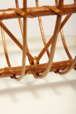 Drewniany lakierowany lekki ażurowy pleciony gazetnik /pojemnik lub stojak na gazety w stylu Mid Century Modern z jedną komorą użytkową , lata 70. - obrazek 34