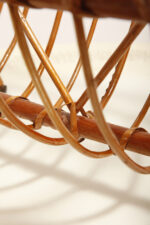 Drewniany lakierowany lekki ażurowy pleciony gazetnik /pojemnik lub stojak na gazety w stylu Mid Century Modern z jedną komorą użytkową , lata 70. - obrazek 37