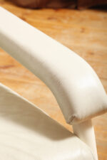 Masywny niski fotel wypoczynkowy w stylu Bauhaus na metalowej rurowej ramie obity białą/ecru skórą naturalną, projekt Jan des Bouvrie dla Gelderland, Model 4751, Holandia, lata 80. - obrazek 38