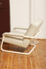 Masywny niski fotel wypoczynkowy w stylu Bauhaus na metalowej rurowej ramie obity białą/ecru skórą naturalną, projekt Jan des Bouvrie dla Gelderland, Model 4751, Holandia, lata 80. - obrazek 40