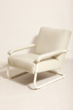 Masywny niski fotel wypoczynkowy w stylu Bauhaus na metalowej rurowej ramie obity białą/ecru skórą naturalną, projekt Jan des Bouvrie dla Gelderland, Model 4751, Holandia, lata 80. - obrazek 4