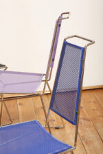 Komplet czterech krzeseł stołowych z siedziskami i oparciami z blachy perforowanej w czterech różnych kolorach osadzonymi na metalowych chromowanych rurkach, Rolf Rahmlow, Niemcy, lata 80. - obrazek 74