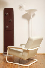 Masywny niski fotel wypoczynkowy w stylu Bauhaus na metalowej rurowej ramie obity białą/ecru skórą naturalną, projekt Jan des Bouvrie dla Gelderland, Model 4751, Holandia, lata 80. - obrazek 45