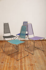 Komplet czterech krzeseł stołowych z siedziskami i oparciami z blachy perforowanej w czterech różnych kolorach osadzonymi na metalowych chromowanych rurkach, Rolf Rahmlow, Niemcy, lata 80. - obrazek 69