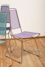 Komplet czterech krzeseł stołowych z siedziskami i oparciami z blachy perforowanej w czterech różnych kolorach osadzonymi na metalowych chromowanych rurkach, Rolf Rahmlow, Niemcy, lata 80. - obrazek 68