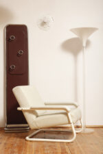 Masywny niski fotel wypoczynkowy w stylu Bauhaus na metalowej rurowej ramie obity białą/ecru skórą naturalną, projekt Jan des Bouvrie dla Gelderland, Model 4751, Holandia, lata 80. - obrazek 5