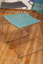 Komplet czterech krzeseł stołowych z siedziskami i oparciami z blachy perforowanej w czterech różnych kolorach osadzonymi na metalowych chromowanych rurkach, Rolf Rahmlow, Niemcy, lata 80. - obrazek 65