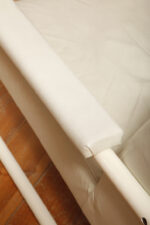 Masywny niski fotel wypoczynkowy w stylu Bauhaus na metalowej rurowej ramie obity białą/ecru skórą naturalną, projekt Jan des Bouvrie dla Gelderland, Model 4751, Holandia, lata 80. - obrazek 51