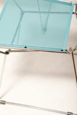 Komplet czterech krzeseł stołowych z siedziskami i oparciami z blachy perforowanej w czterech różnych kolorach osadzonymi na metalowych chromowanych rurkach, Rolf Rahmlow, Niemcy, lata 80. - obrazek 62