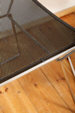 Komplet czterech krzeseł stołowych z siedziskami i oparciami z blachy perforowanej w czterech różnych kolorach osadzonymi na metalowych chromowanych rurkach, Rolf Rahmlow, Niemcy, lata 80. - obrazek 61