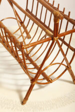 Drewniany lakierowany lekki ażurowy pleciony gazetnik /pojemnik lub stojak na gazety w stylu Mid Century Modern z jedną komorą użytkową , lata 70. - obrazek 6